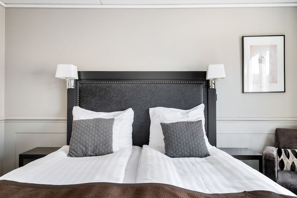 Standard Room, 2 Twin Beds - Photo 11