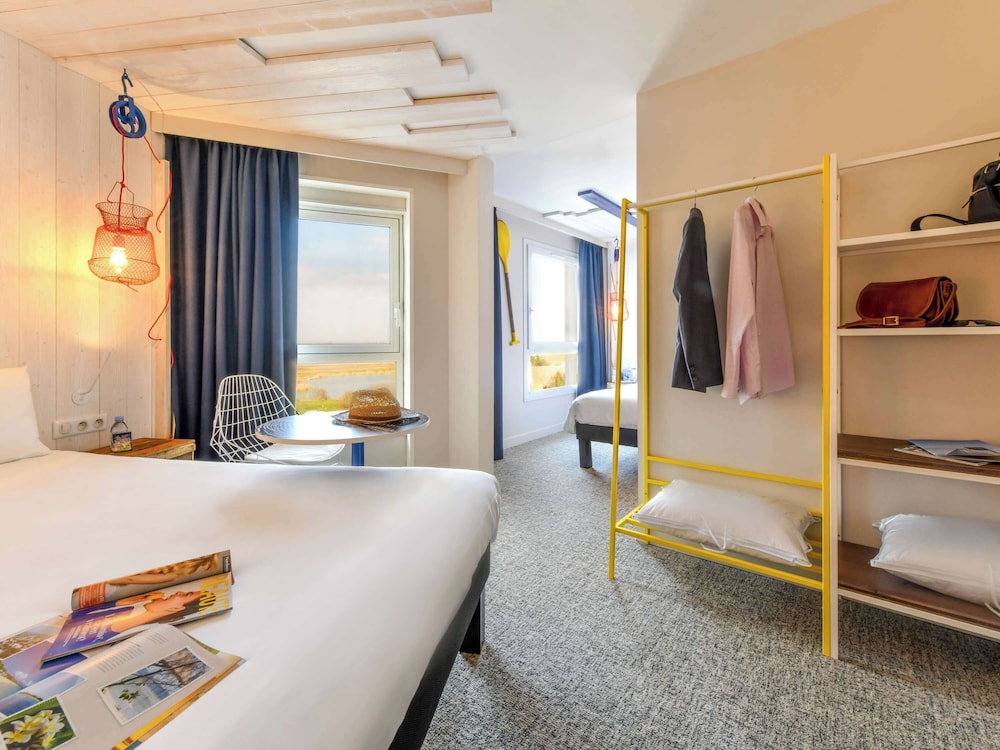 Room, Multiple Beds, Ocean View - Photo 1