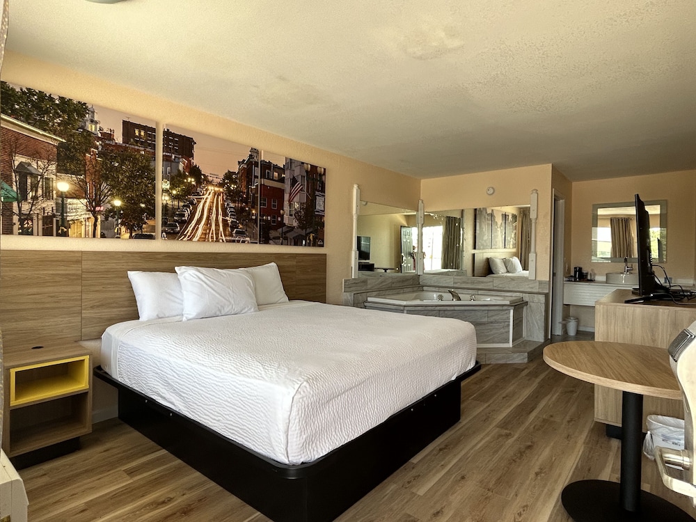 Suite, 1 King Bed, Non Smoking photo 1