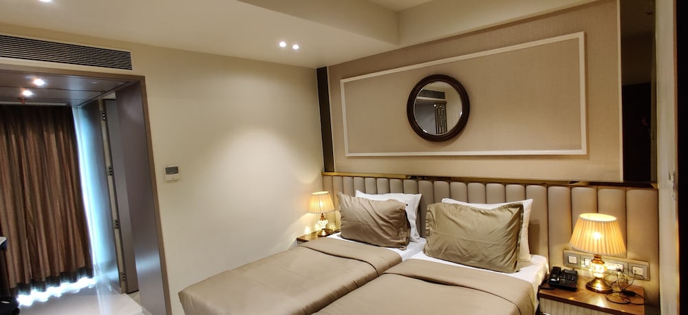 Deluxe Double or Twin Room - Photo 22