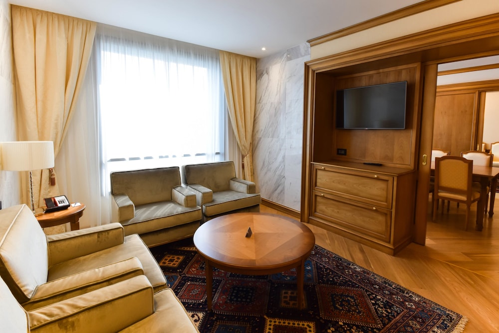 Presidential Apartment photo 1