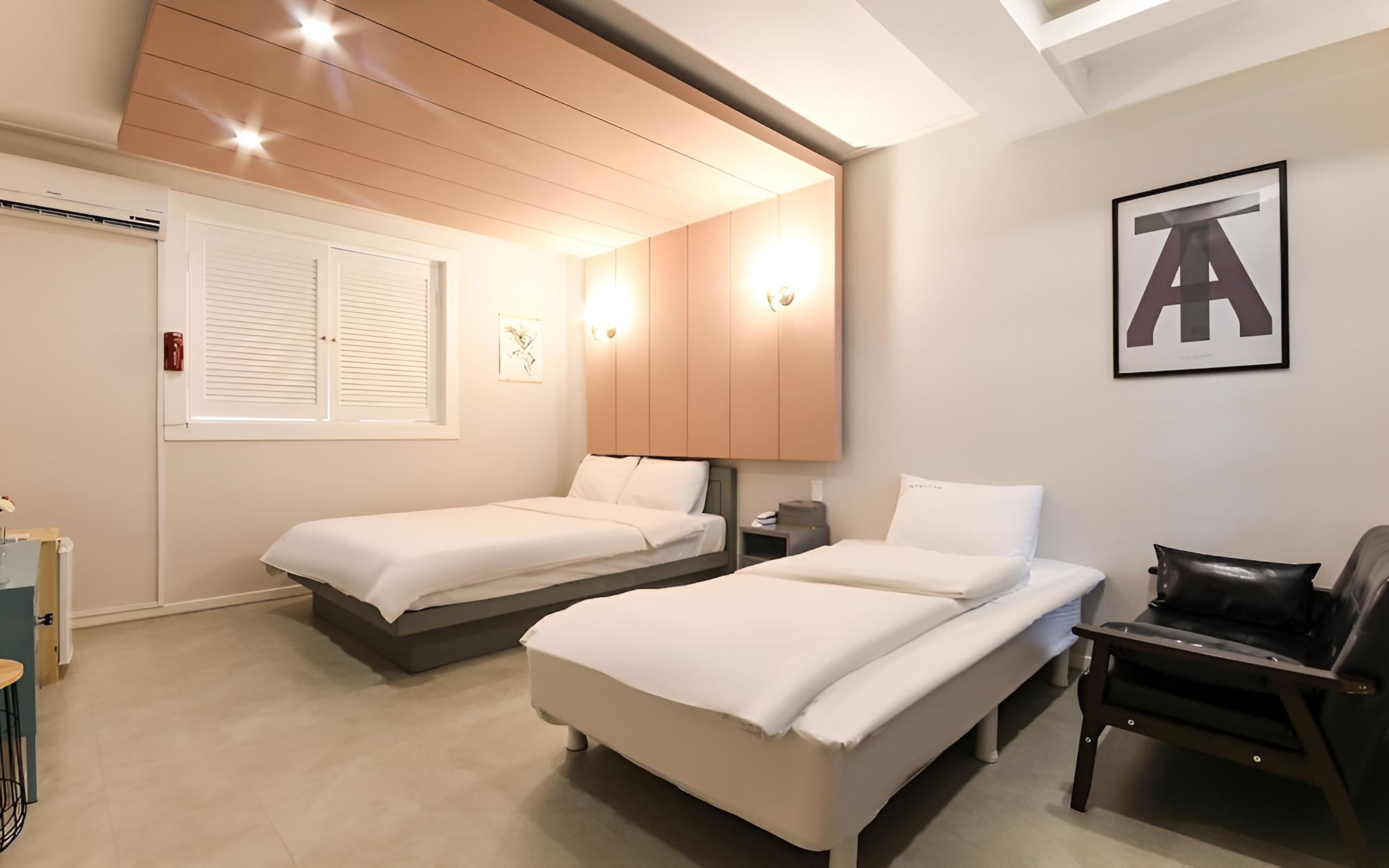 Room (Twin (non-smoking double + single Net) - Photo 1