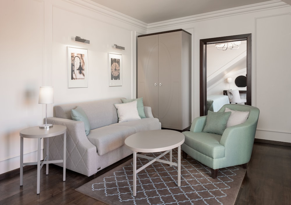 Luxury Suite