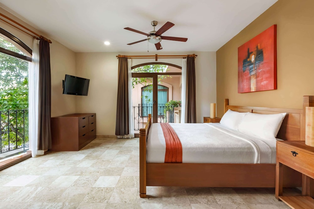 Suite, 1 Bedroom (Master) - Photo 8