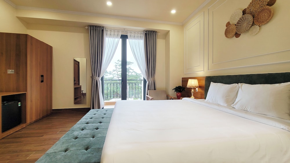 Deluxe Double Room, City View - Photo 13