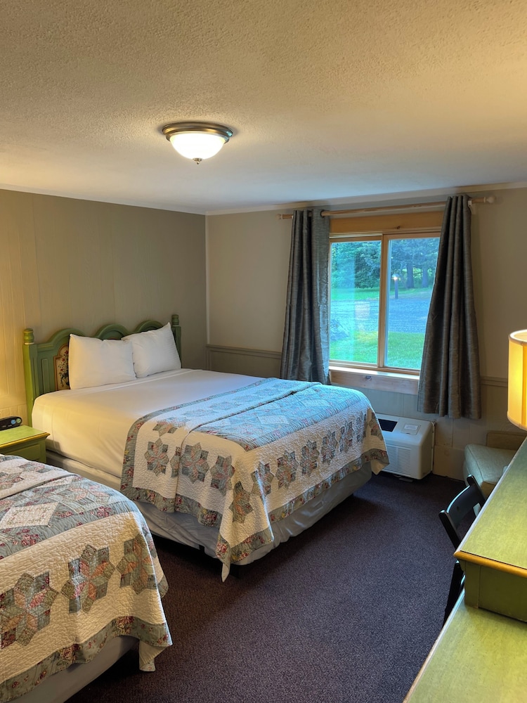Deluxe Room, 2 Queen Beds - Photo 2