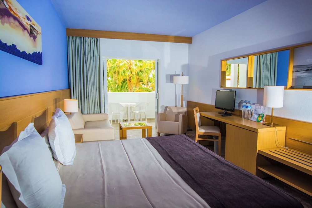 Standard Triple Room, Balcony (Adults Only Area +18)