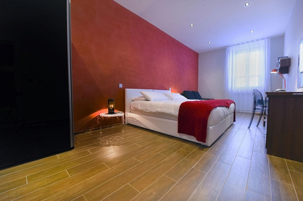 Deluxe Room (Twin Beds x2 Available on Request)