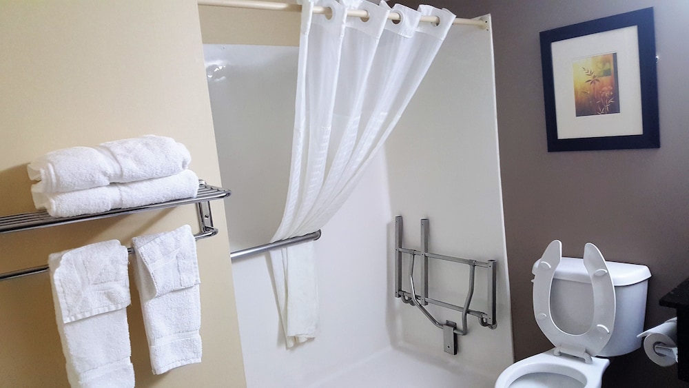 Room, 1 Queen Bed, Accessible, Non Smoking (Mobility) - Photo 5