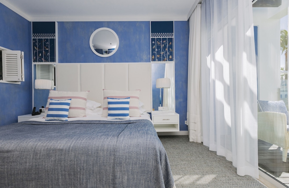 Deluxe Room, Balcony, Sea View - Photo 11
