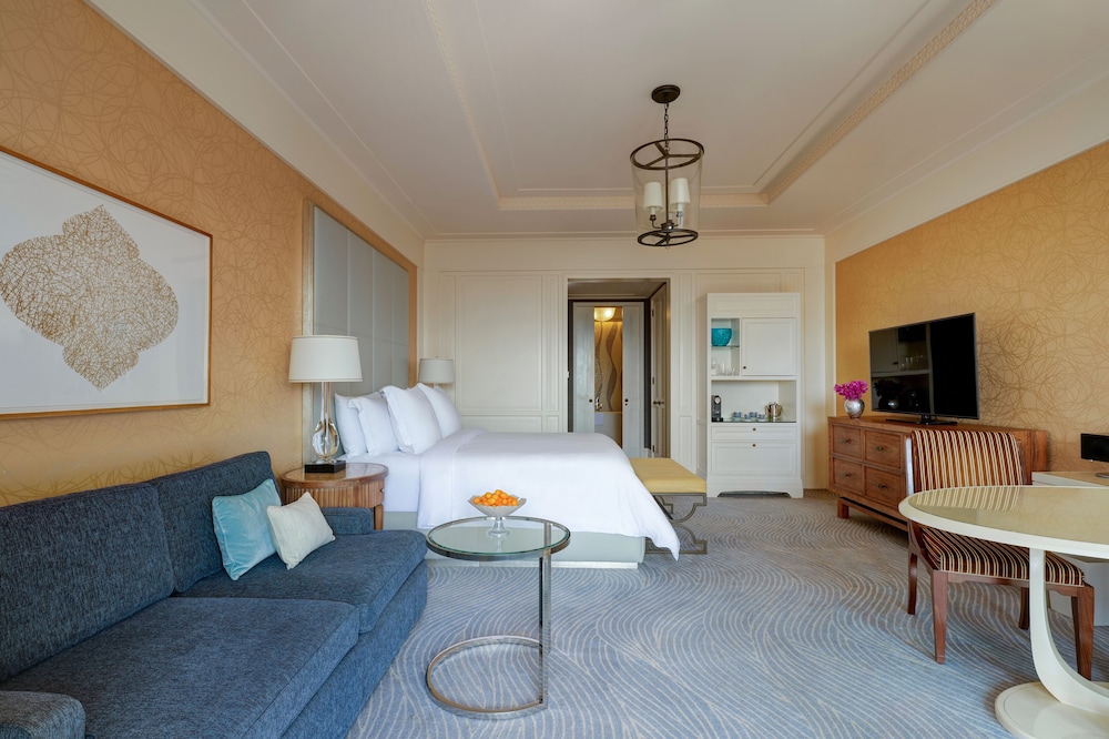 Premium Room, 1 King Bed (Dubai Skyline) - Photo 6