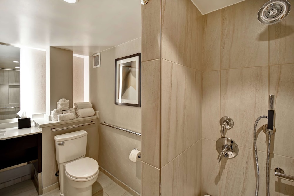 Suite, 1 King Bed, Accessible (Roll-In Shower) - Photo 9