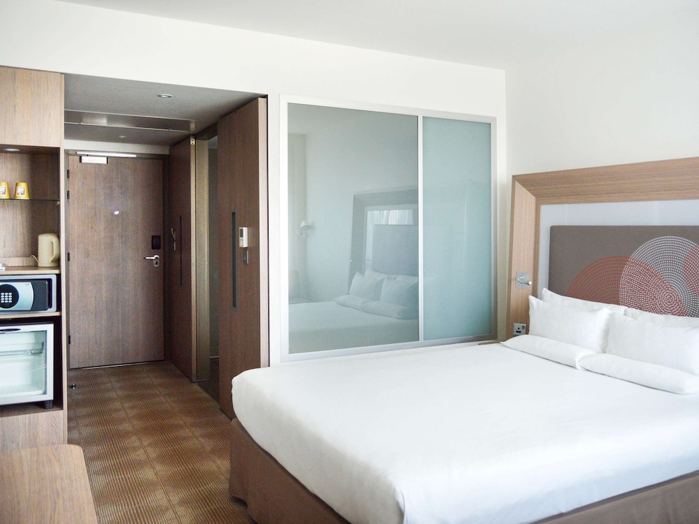 Premium Room, 1 Queen Bed (Executive) photo 3