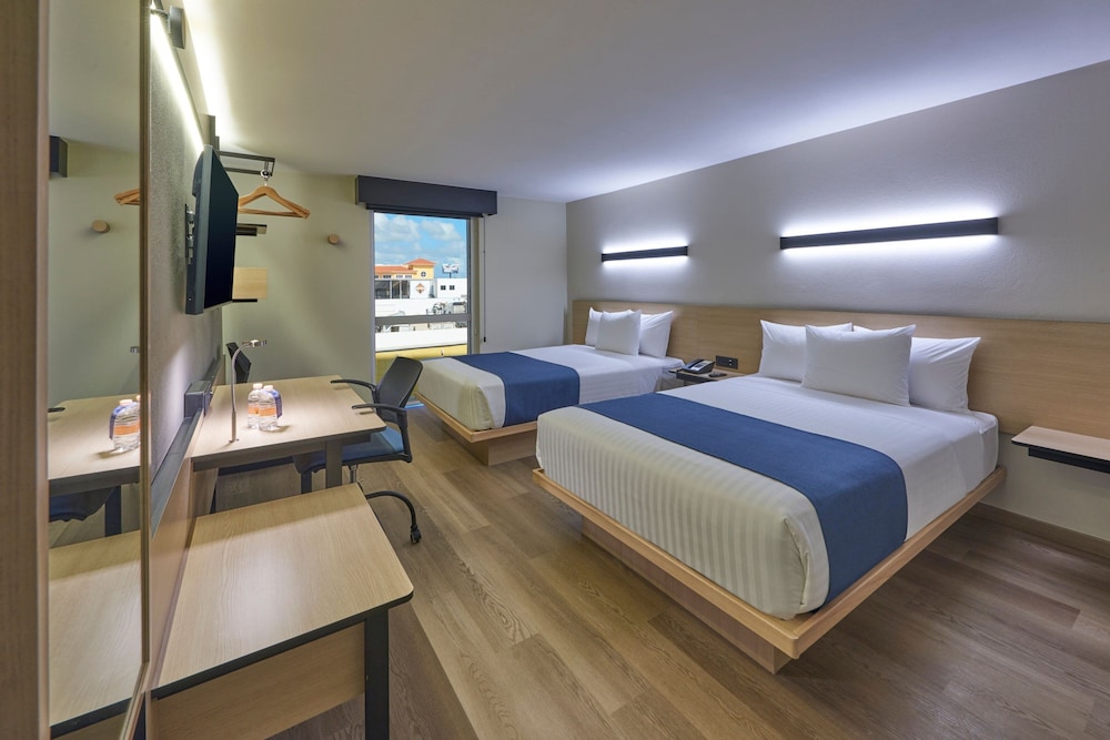 Room, 2 Double Beds - Photo 2