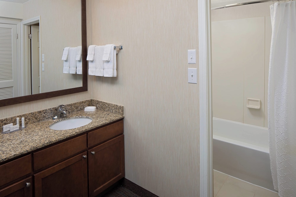 Suite, 2 Bedrooms - Photo 5