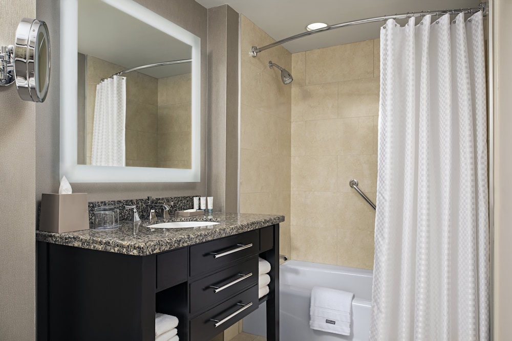 Premium Room, Multiple Beds - Photo 5