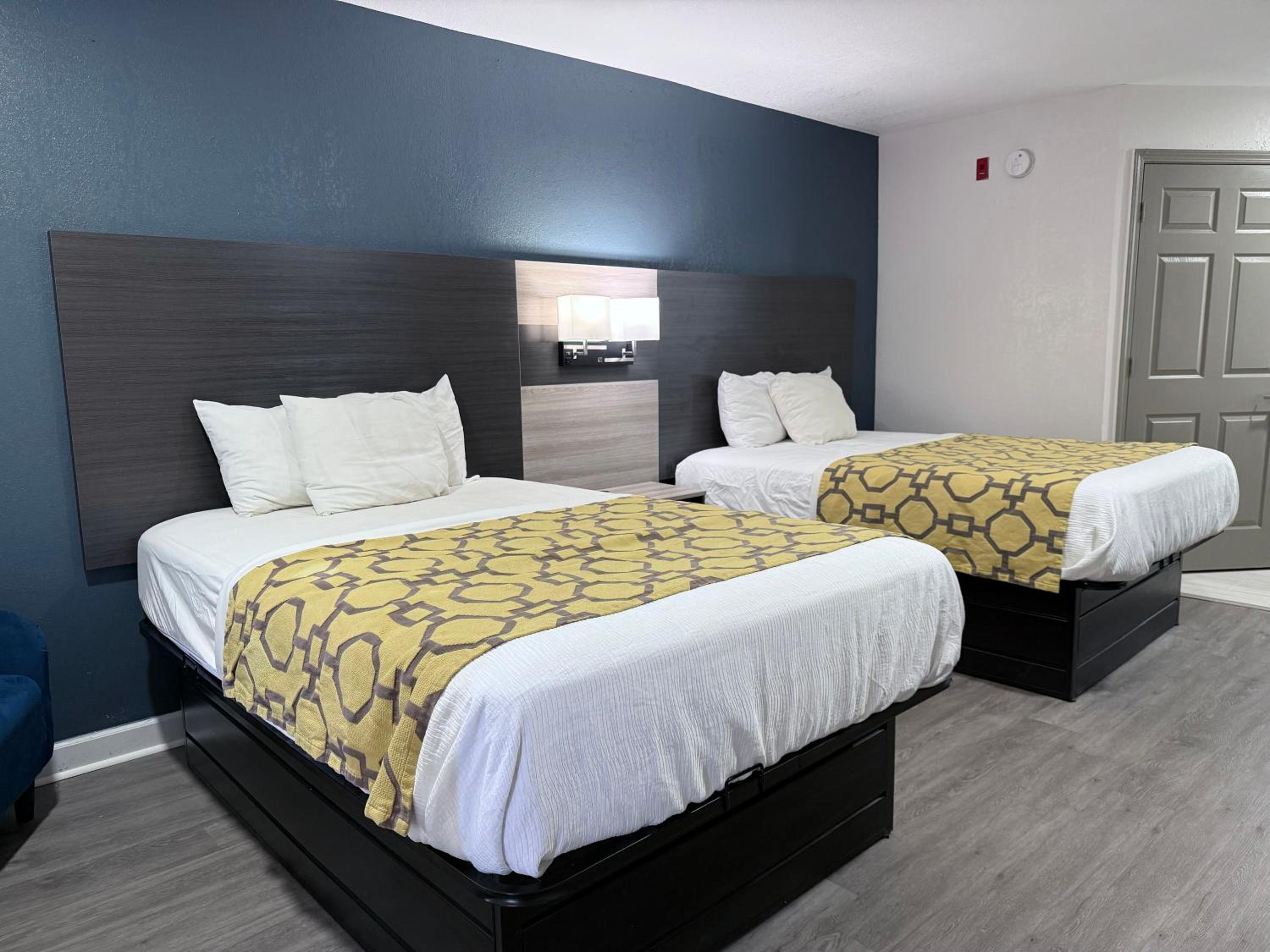Deluxe Double Room with Two Double Beds - Non-Smoking - Photo 1