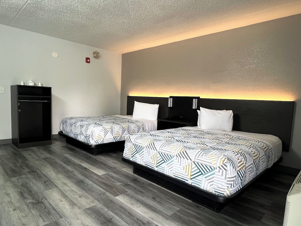 Deluxe Room, 2 Double Beds, Non Smoking, Refrigerator & Microwave photo 3