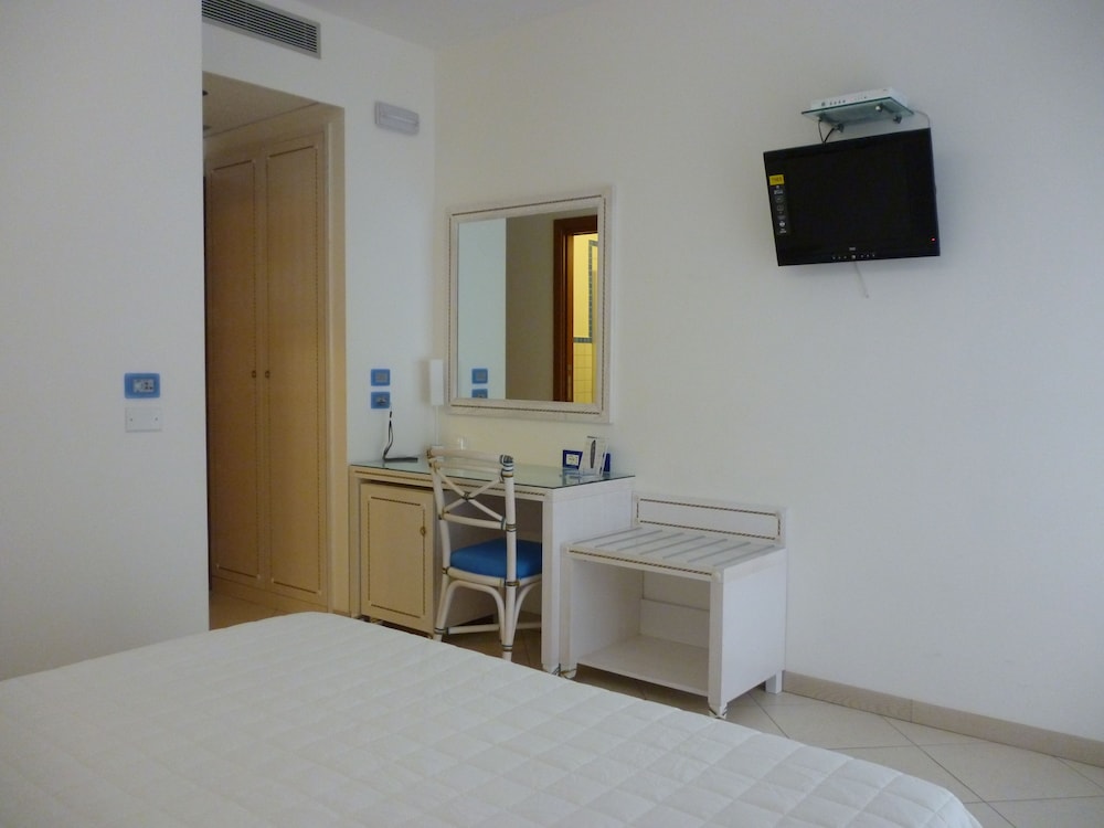Standard Double Room photo 3
