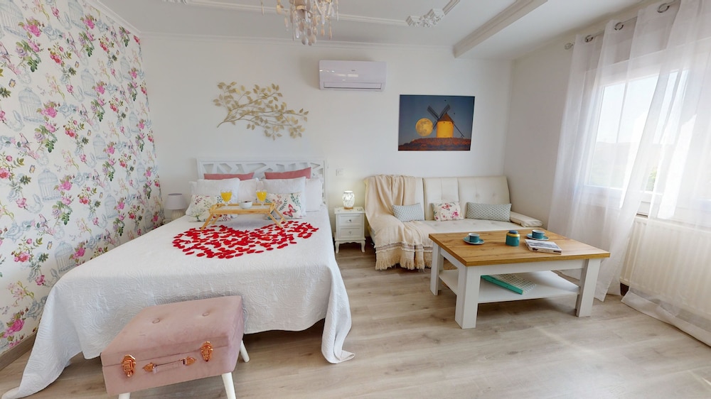 Apartamento Comfort, 1 habitación, cocina, vista a la ciudad.