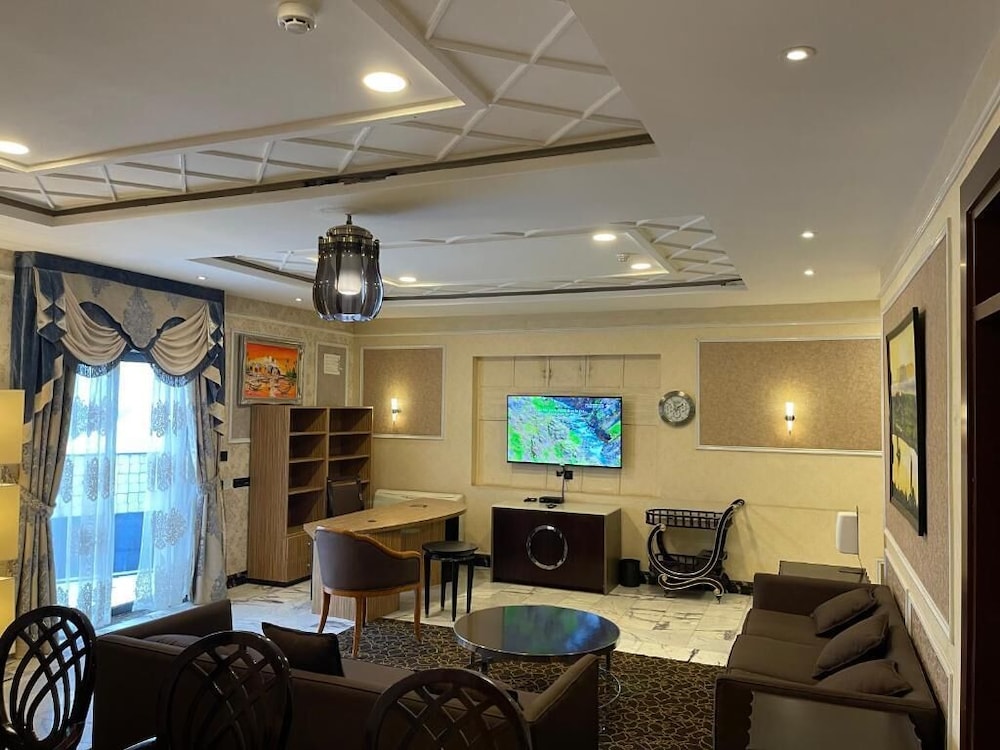 Presidential Suite, 1 King Bed, Balcony, Mountain View photo 2