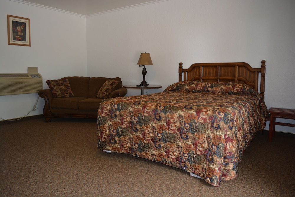 Deluxe Room, 1 Queen Bed photo 3