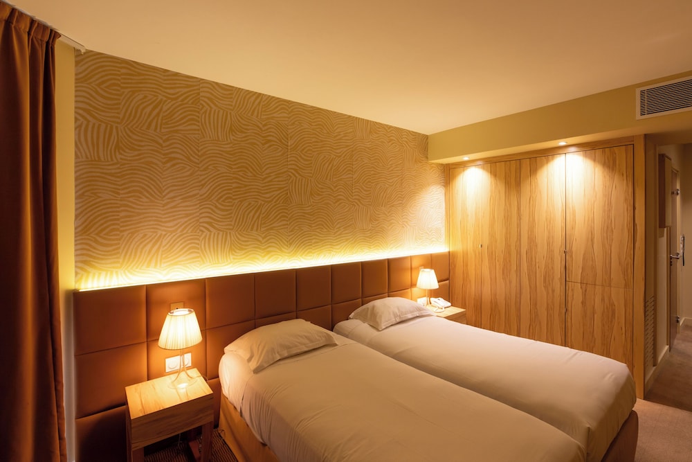 Superior Room, Multiple Beds, Patio (30SQM, Flatscreen TV)