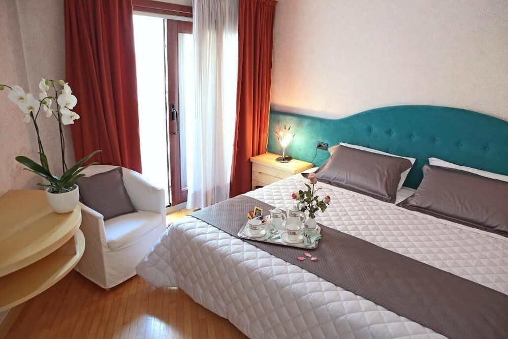 Double Room - Photo 2