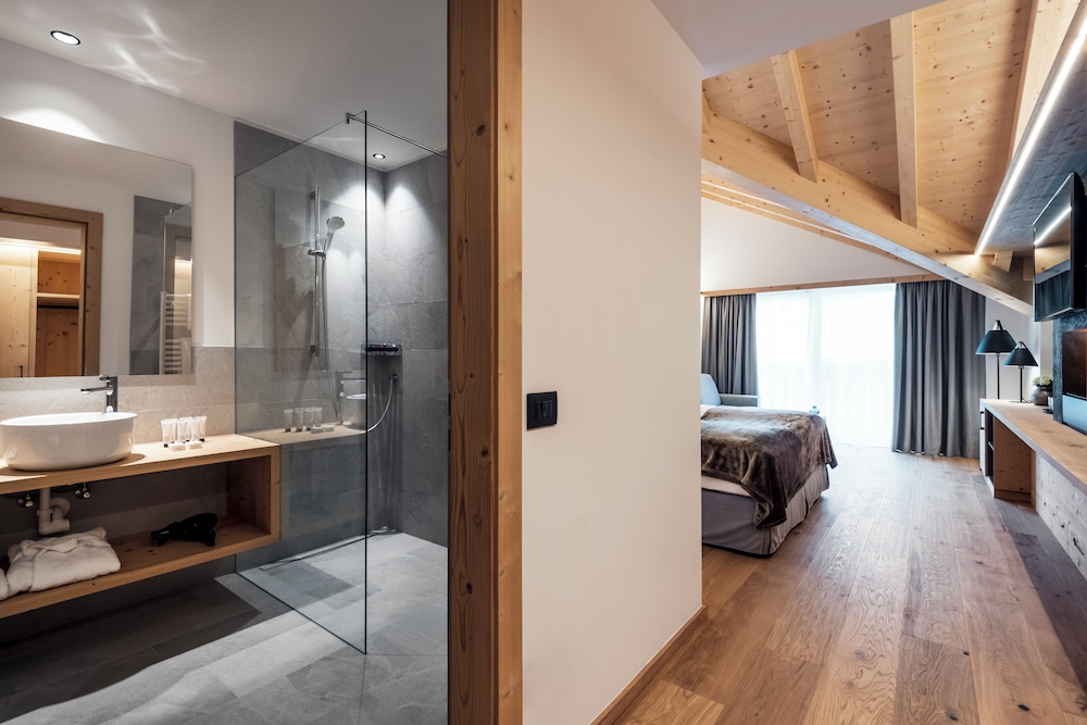 Luxury Quadruple Room, Mountain View photo 3