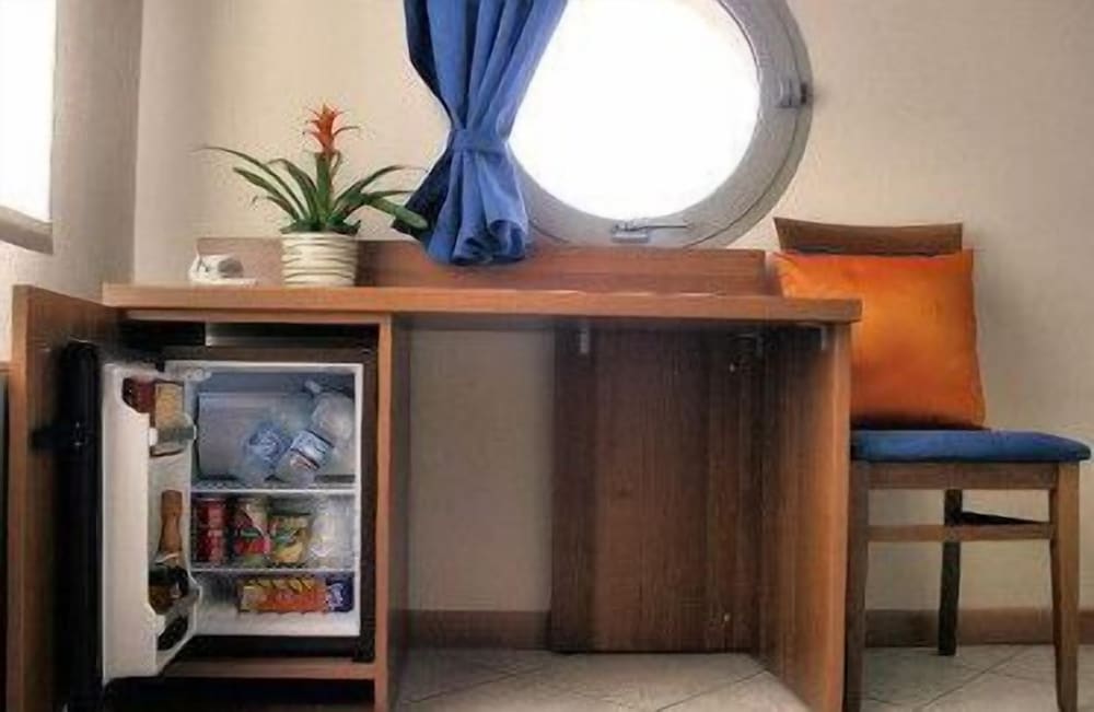 Standard Double Room - Photo 8