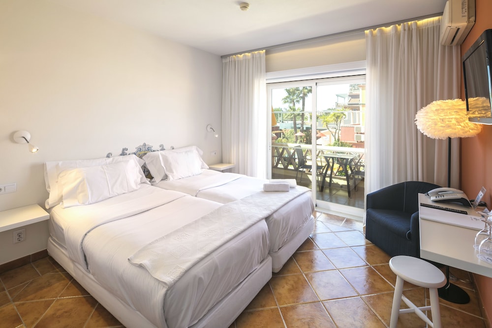 Double or Twin Room - Photo 1