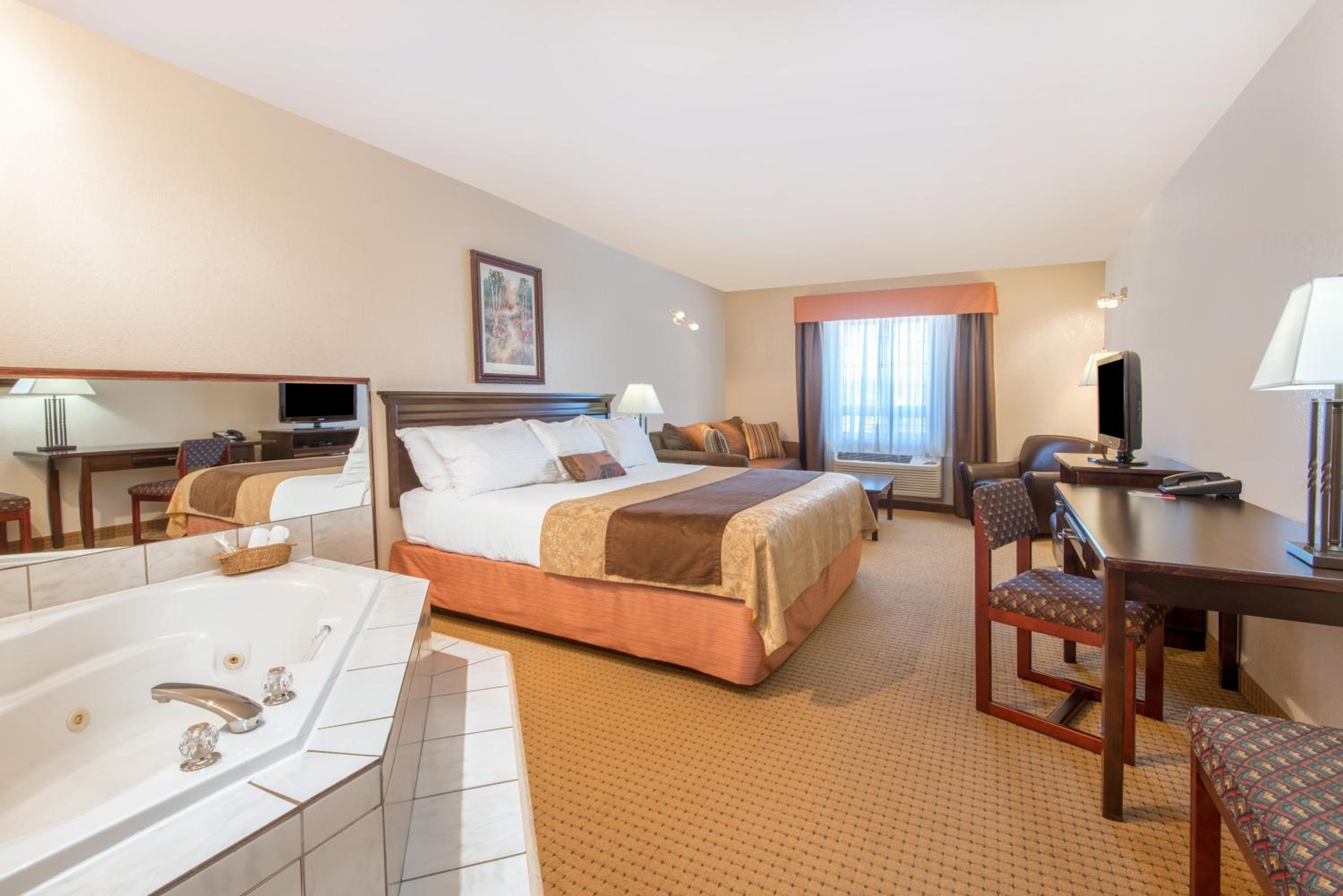 King Suite with Hot Tub - Non-Smoking