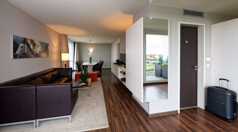 Suite - Photo 3