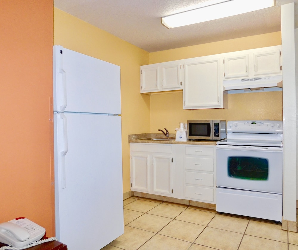 Deluxe Suite, 2 Queen Beds, Non Smoking, Balcony - Photo 9