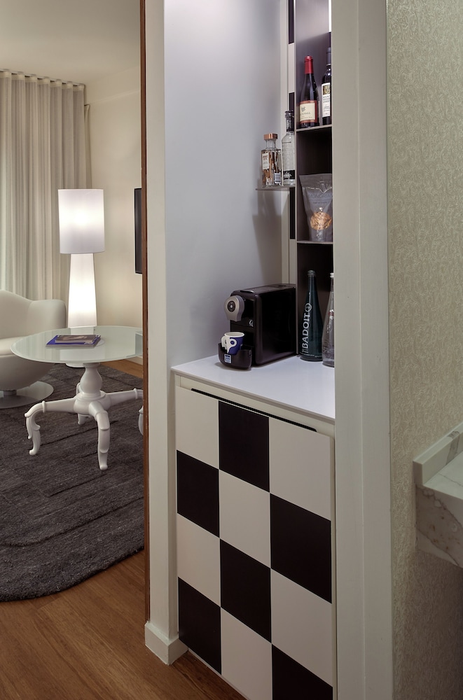 Standard Room, 1 King Bed photo 3