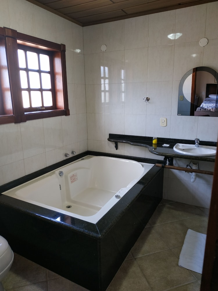 Premium Twin Room, 1 Queen Bed, Jetted Tub, Hill View photo 2