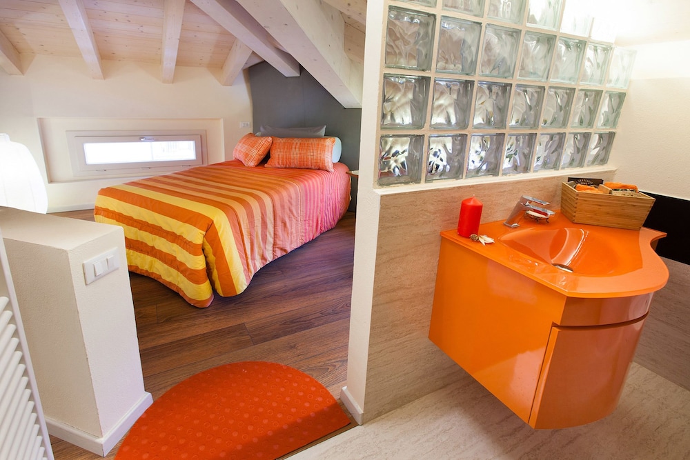 Classic Triple Room, Multiple Beds photo 2