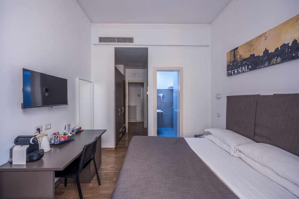 Classic Double Room, 1 Queen Bed photo 3