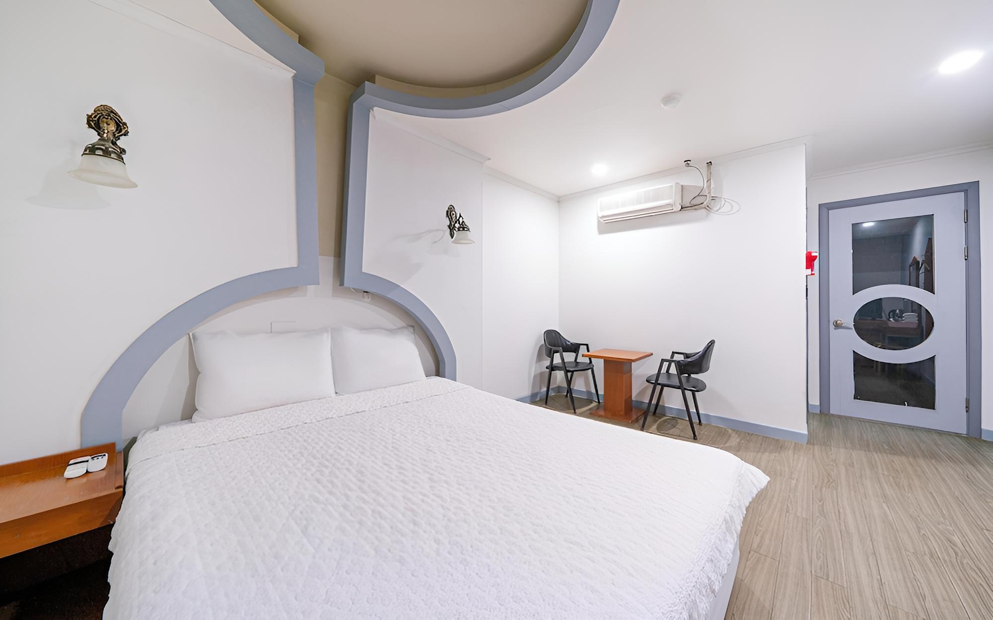 Room (Bed type)