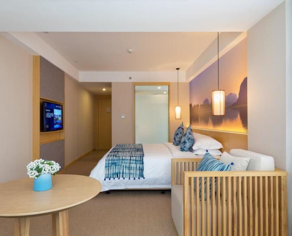 Deluxe King Room photo 1