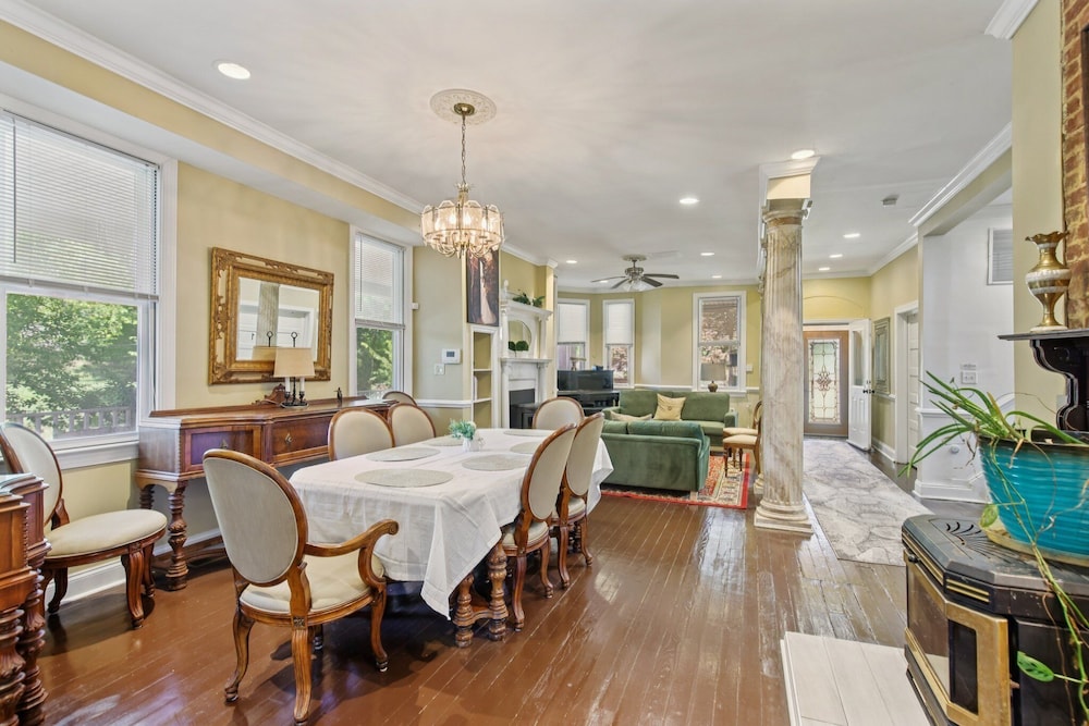 House, Multiple Bedrooms photo 1