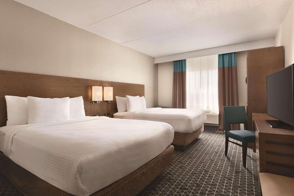 Room, 2 Queen Beds, Non Smoking photo 1