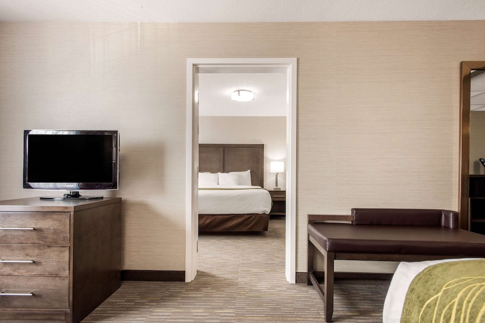 Suite, Non Smoking (Upgrade) - Photo 7