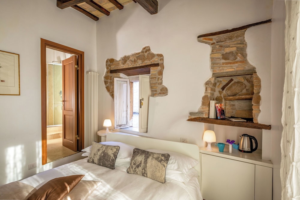 Romantic Double Room, 1 King Bed, Terrace photo 2