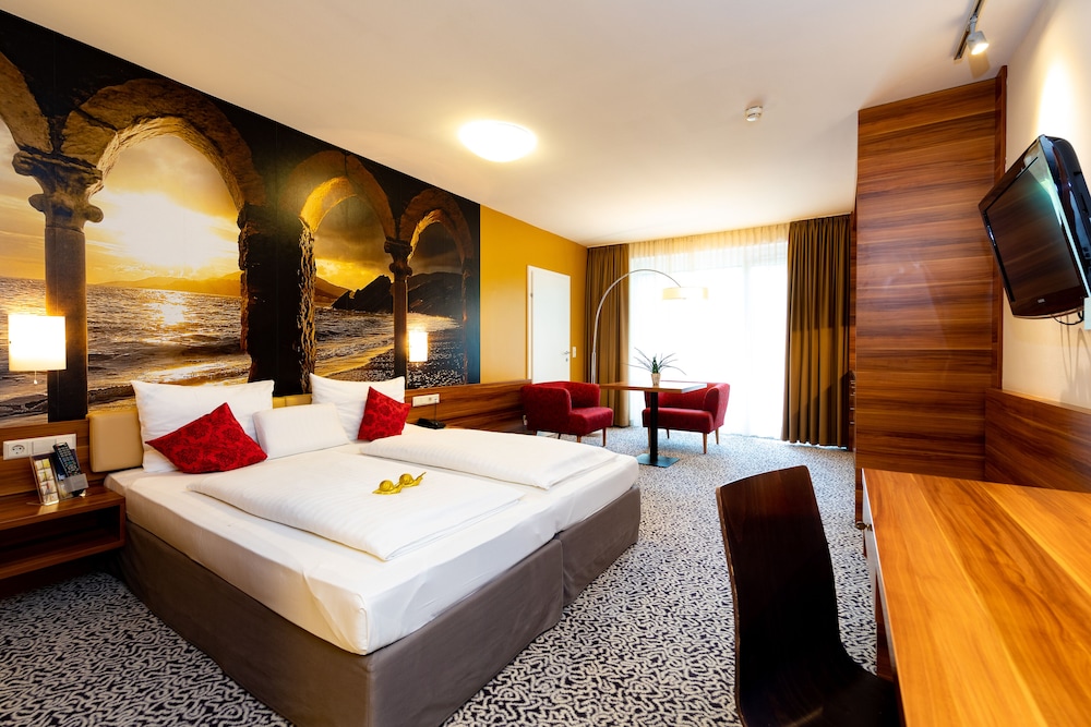 Superior Studio, Annex Building - Photo 4