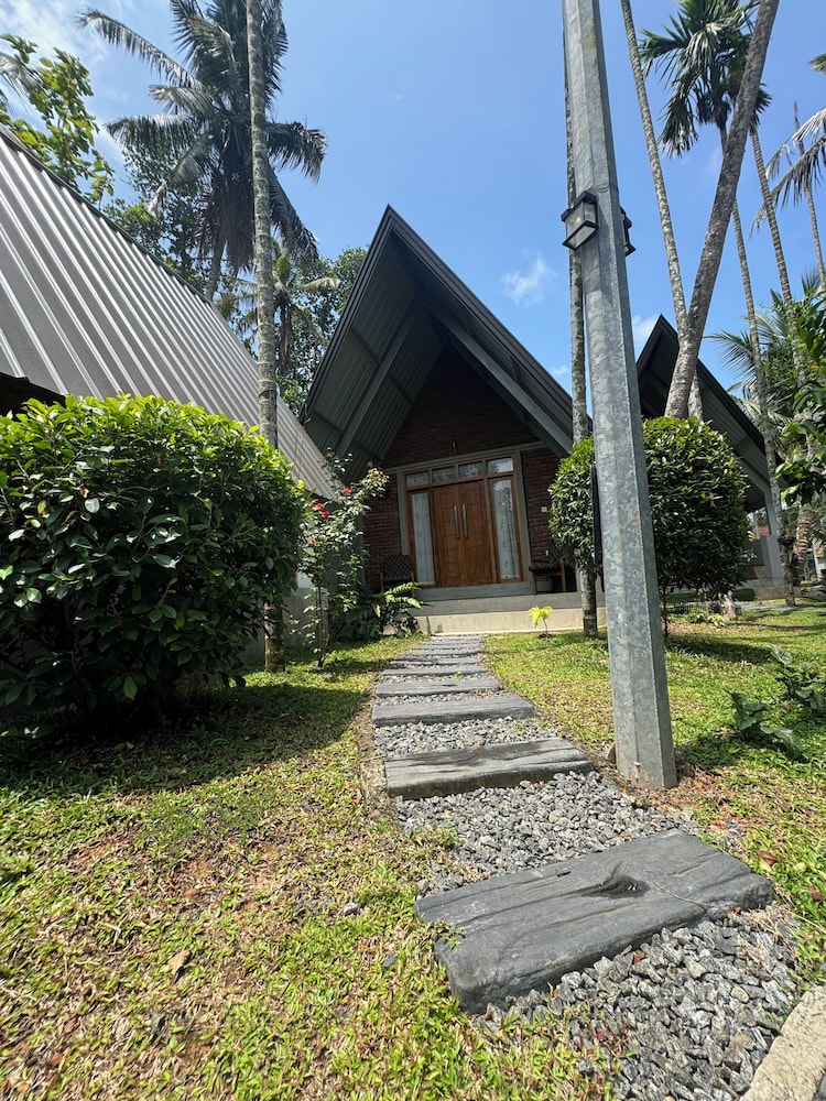 Double or Twin Room, Pool View photo 2
