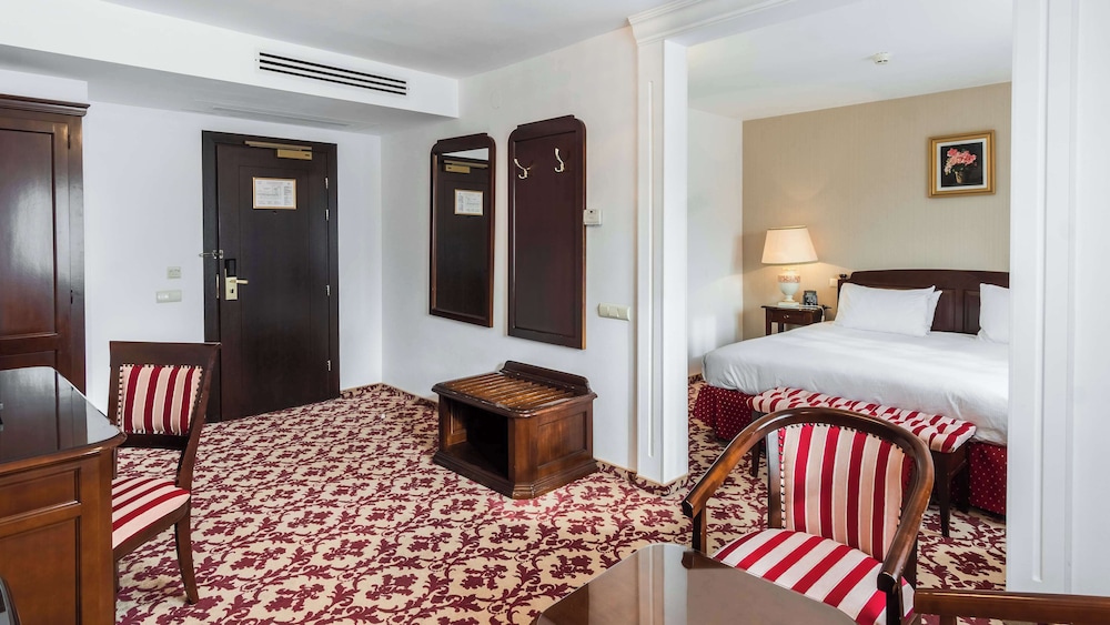 Junior Suite, 1 King Bed photo 1