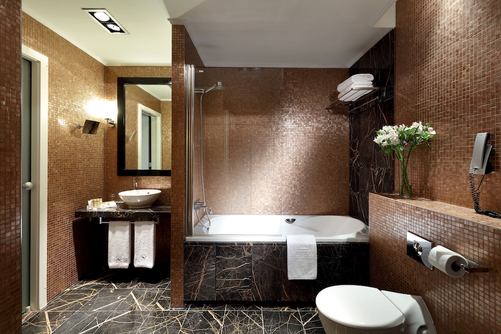 Triple Room thumbnail 5