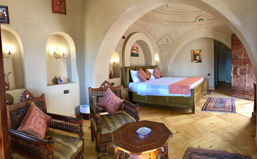 Luxury Room (Coral)