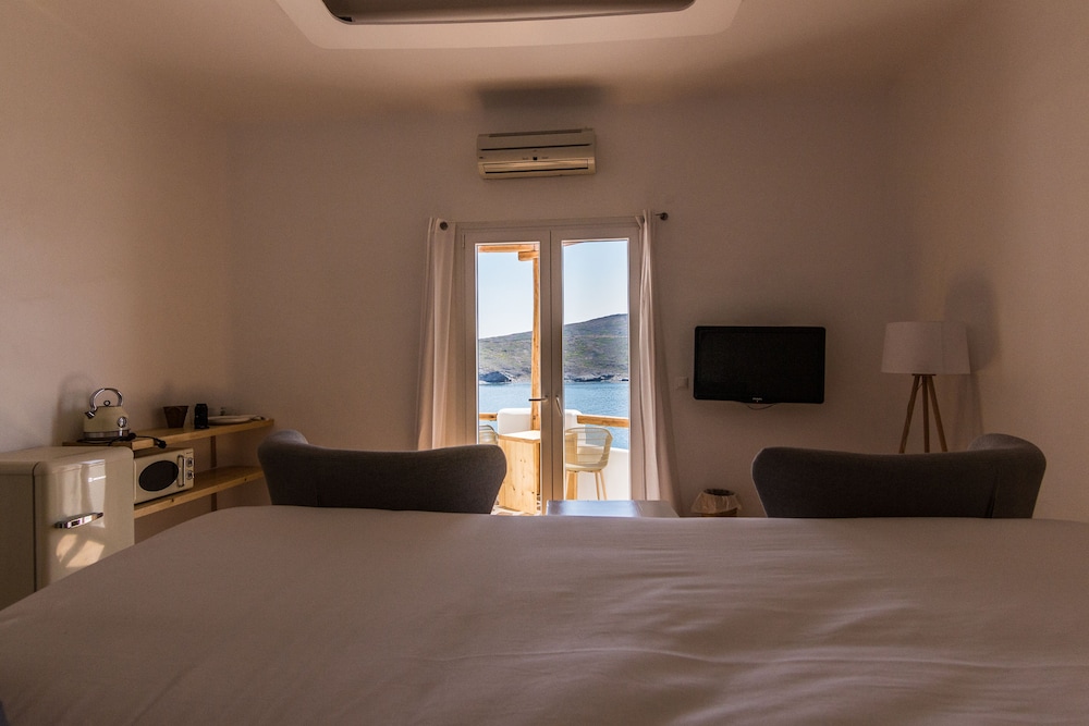 SARAKINIKO - Comfort Suite Sea View